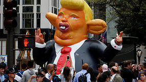 Niujorke iškilo pripučiama Donaldo Trumpo žiurkės figūra