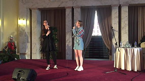 Ieva Zasimauskaitė ir Paula Valentaitė atliko eurovizinį kūrinį „When We’re Old“