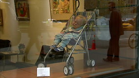 Apgaulingas eksponatas: Niujorko gyventojus glumina šiurpiai tikroviškas kūdikis