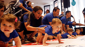Dvi lėčiausios minutės sporte: Niujorke surengtos kūdikių ropojimo lenktynės