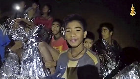 Tailando urve įstrigę ir narų surasti vaikai juokėsi į kamerą – jų sveikata gera