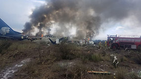 Meksikoje nukritęs keleivinis lėktuvas aukų nepareikalavo –  97 keleiviai sužeisti
