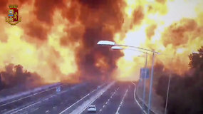Netoli Bolonijos oro uosto nugriaudėjusio smarkaus sprogimo akimirka
