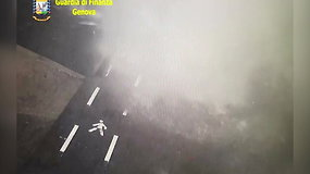 Genujos miesto stebėjimo kameros iš arti užfiksavo viaduko katastrofos akimirką