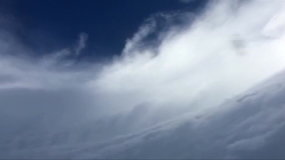 Lėktuvas įskrido į prie Havajų artėjančio uragano Lane akį