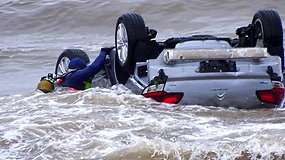 Per staigius potvynius pietų Prancūzijoje srovės apverstame automobilyje žuvo du žmonės