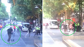 Užfiksuota akimirka, kai drąsus benamis prekių vežimėliu užpuolė peiliu ginkluotą Melburno atakos užpuoliką