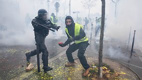 Po didžiausių pastarųjų metų riaušių Paryžiaus gatvėse tvyro chaosas