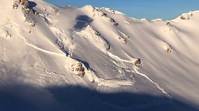 Šveicarijos Alpėse nufilmuotos įspūdingai atrodančios dirbtinai sukeltos sniego griūtys