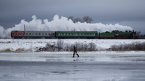 Nebeįprastas reiškinys Rusijos geležinkelyje: vagonus traukia garvežys „su siela“