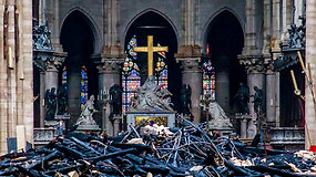 Pažvelkite į ugnies nuniokotos Paryžiaus Dievo Motinos katedros vidų: kas išliko?