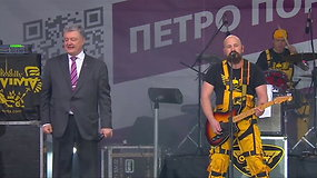Debatuose nepasirodžius V.Zelenskiui Ukrainos prezidentas P.Porošenka surengė tikrą šou