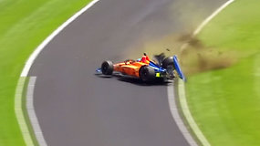 Galingas F.Alonso skrydis į sieną privertė sunerimti –  be įbrėžimo likęs lenktynininkas pripažino klaidą