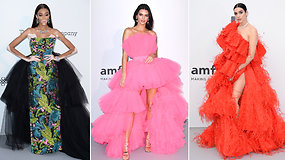 Pasigrožėkite: Kendall Jenner, Dua Lipa ir kitos pramogų pasaulio žvaigždės suspindo „amfAR Gala“ renginyje