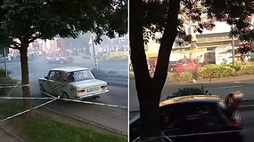 Kraują stingdanti akimirka ralyje: nevaldomas automobilis įlėkė į žiūrovų minią