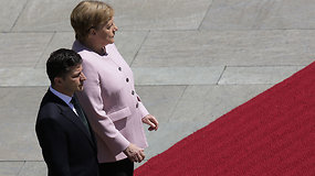 Per susitikimą su V.Zelenskiu išgąsdino A.Merkel drebėjimas