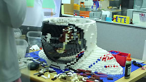 Tokio astronauto dar nėra tekę matyti – jį surinko iš daugiau nei 30 tūkst. LEGO kaladėlių