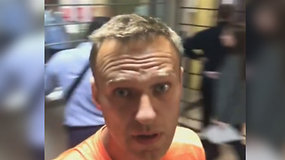 Aleksejus Navalnas pranešė, kad buvo sulaikytas: esu policijos nuovadoje kaip kvailys su šortais