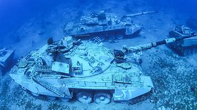 Raudonosios jūros dugne – tankai ir kariniai sraigtasparniai: išskirtinė nardymo vieta vilios turistus