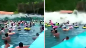 Maudynės vandens parko baseine virto košmaru: galinga banga nubloškė lankytojus