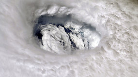 Paviešinti iš kosmoso matomi grėsmingi pražūtingo uragano Dorian vaizdai – juda pavojingai arti Floridos