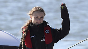 Greta Thunberg dar kartą įveikė Atlanto vandenyną: grįžo į Europą pasinaudodama vėju ir burėmis