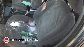 Pareigūnai liko apstulbinti: vyras primu&scaron;ė žmoną, kai ji liepė jam nebeprekiauti narkotikais