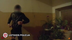 COVID-19 sergantis ir pareigūnams pasiprie&scaron;inęs vyras atsidūrė are&scaron;tinėje