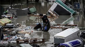 Skęstantis Paryžius: Senos upės vanduo nenustoja kilti