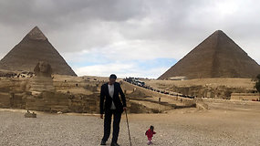 Neįprasta pora aplankė Egiptą: Guinesso rekordų savininkai gėrėjosi piramidėmis