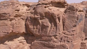 Unikalus atradimas: mokslininkai aptiko 2 tūkst. metų senumo kupranugarių bareljefus