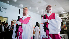 JAV Susivienijimo bažnyčioje vyko  AR–15 šautuvų šventinimo ceremonija