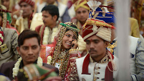 Masinės vestuvės Indijoje: susituokė daugiau nei 500 skirtingo tikėjimo porų