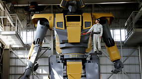 Įkvėptas Anime japonas sukūrė  7 t sveriantį 8,5 m aukščio robotą humanoidą