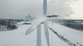 Latvijos inžinieriai sukūrė vėjo jėgaines valančius dronus
