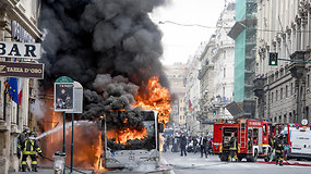 Romos centre užsidegė ir sprogo keleivinis autobusas