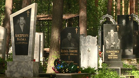 Apie kruviną ir žiaurų Rusijos gaujų karą primena prabangios kapinės Jekaterinburge