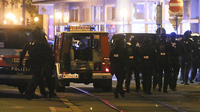 Šaudynės Vienoje: žuvo mažiausiai 4 žmonės, vienas iš užpuolikų – IS rėmėjas su sprogmenų diržu