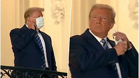 Iš ligoninės į Baltuosius rūmus parskridęs D.Trumpas iškart nusiėmė kaukę ir pozavo fotografams