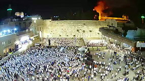 Jeruzalėje šalia mečetės suliepsnojo medis – degė atvira ugnimi