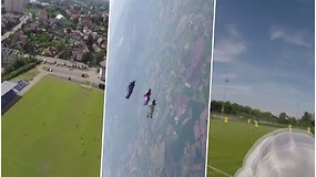 Parašiutininkas neplanuotai nusileido tiesiai į futbolo aikštę, kur vyko rungtynės