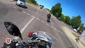 Sostinės gatvėmis skriejęs motociklininkas toli nenuskrido – teks susimokėti nemenką baudą