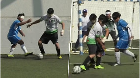 Meksikoje prasidėjo aklųjų futbolo turnyras: sportininkai žaidžia užrištomis akimis, naudoja barškantį kamuolį