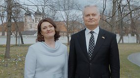 Prezidentas G.Nausėda ir pirmoji ponia sveikina su šv. Velykomis: „Su atgimimo švente, Lietuva!“