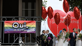 Istorine diena homoseksualų teisėms Šveicarijoje – pritarė tos pačios lyties asmenų santuokų legalizavimui