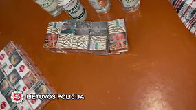&Scaron;alčininkų policija konfiskavo alkoholį ir kontrabandinius rūkalus