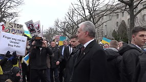 Lietuvos prezidentas sudalyvavo antikariniame mitinge prie Rusijos ambasados Berlyne