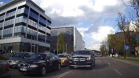Mercedes vairuotojas Vilniuje važiavo prieš eismą