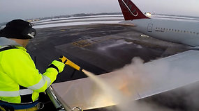 Aviacinė žiema: kaip oro uostai kovoja su atšiauriomis oro sąlygomis?