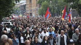 Protestai, užblokuoti keliai ir palapinės: armėnai ragina premjerą trauktis